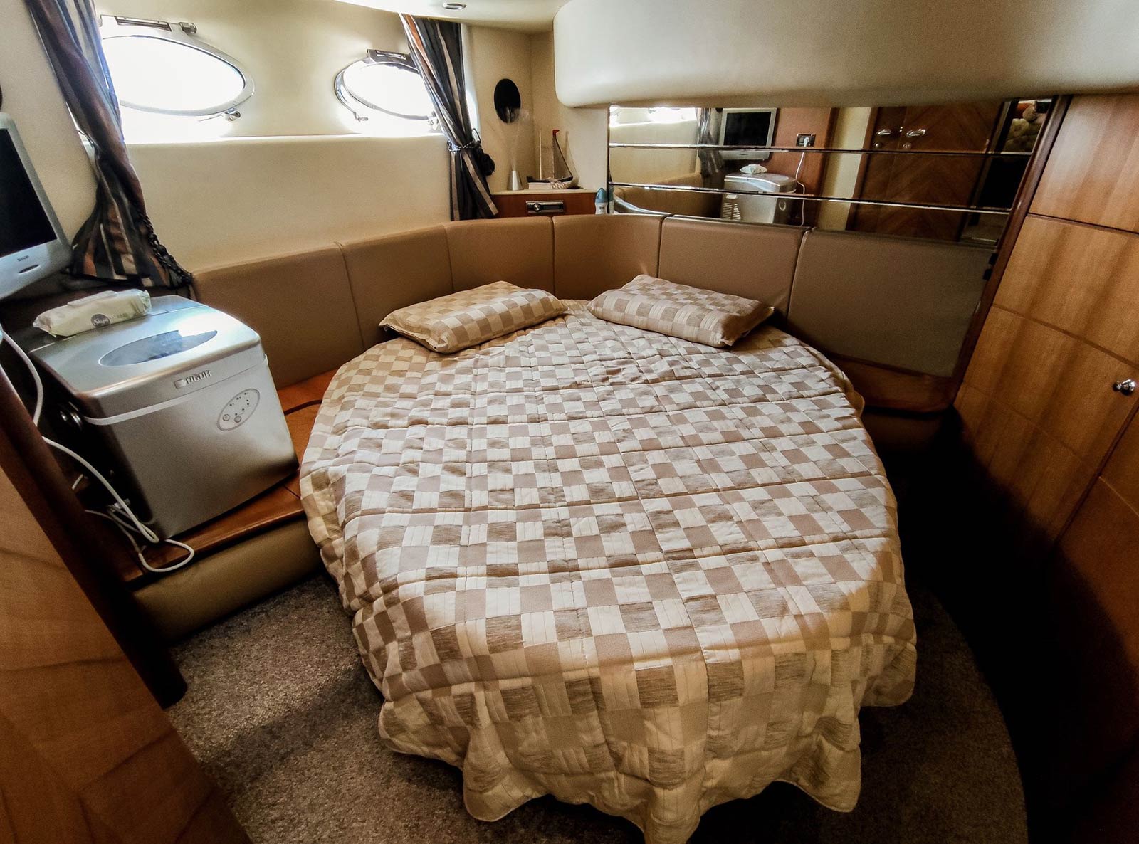 Azimut 46